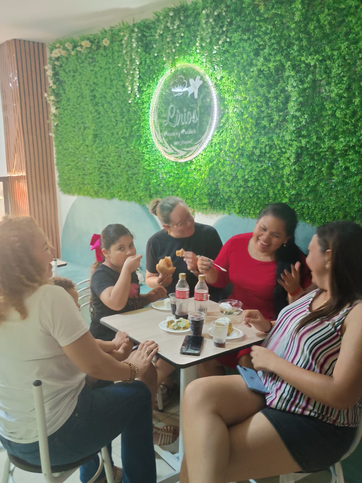 Lirios Panadería y Pastelería