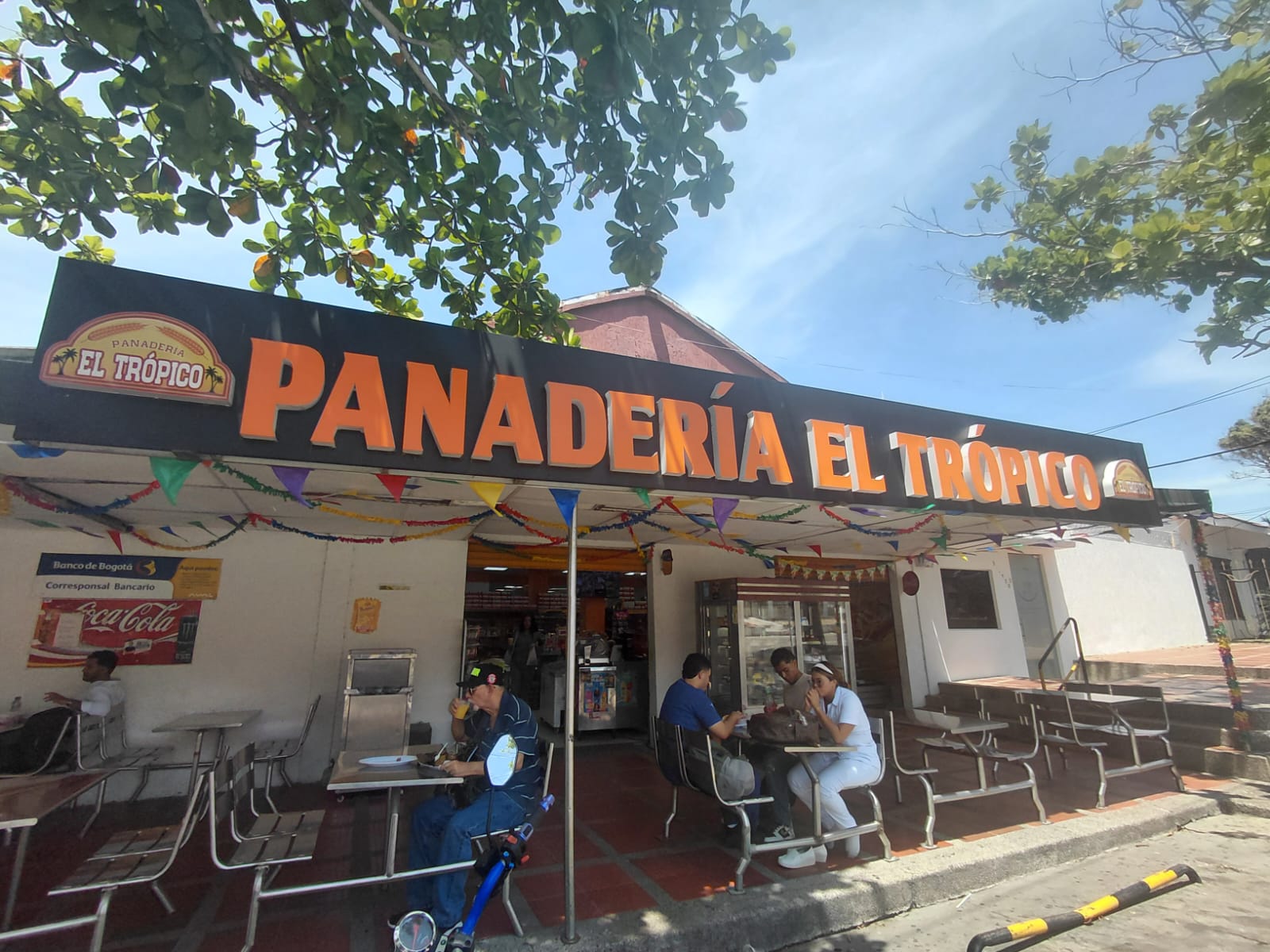 PANADERIA EL TROPICO de la 64