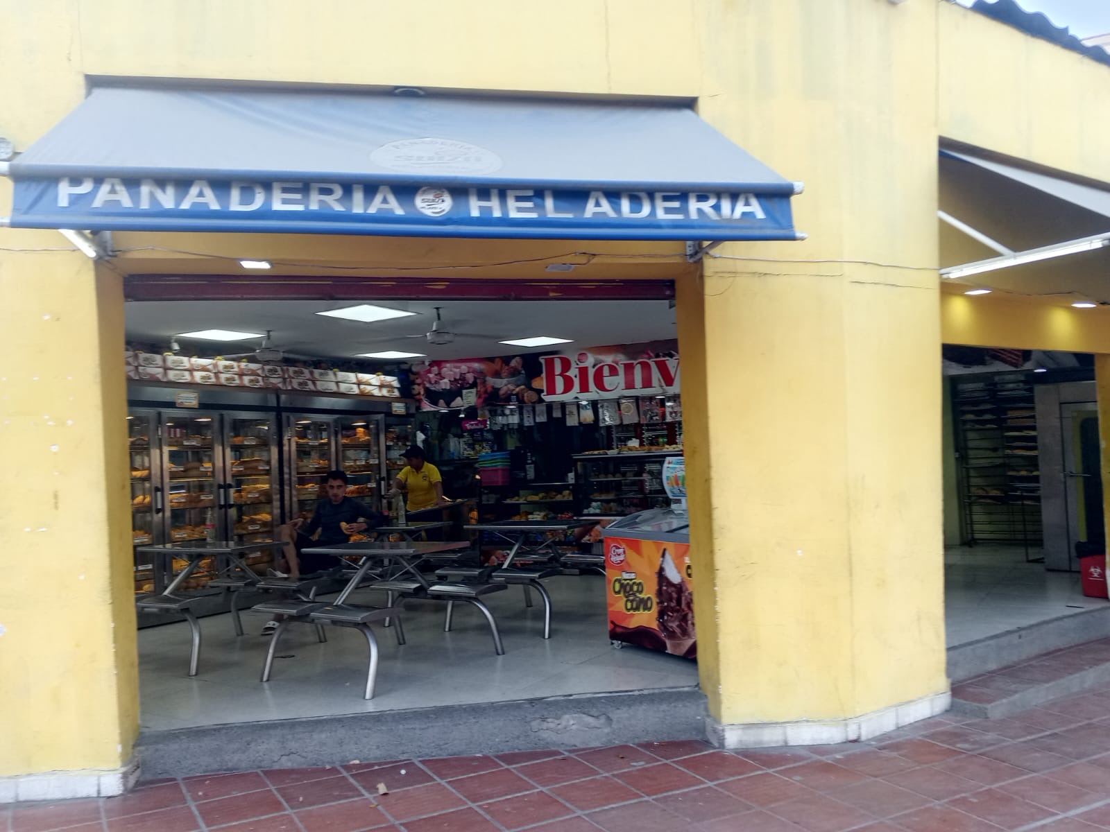 Panadería y heladería suiza